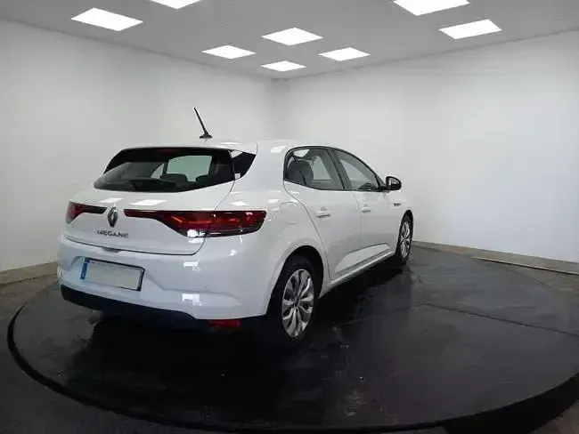 Usado Renault Mégane II Life 115 CV (84 kW) 2021 Blanco Berlina
