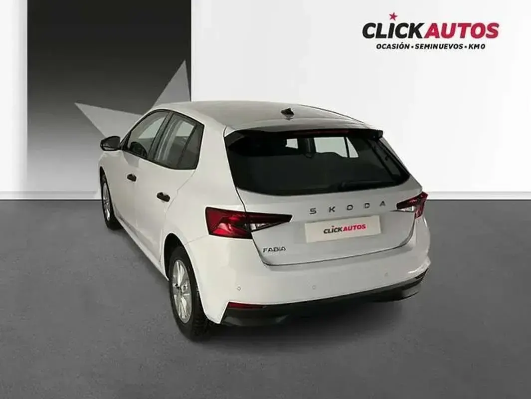 Usado Skoda Fabia Essence 80 CV (58 kW) 2025 Blanco Utilitario