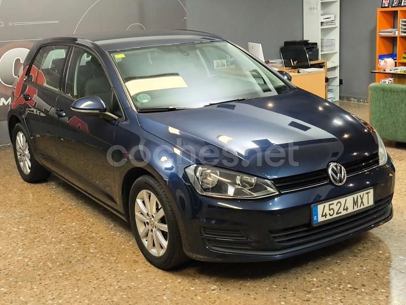 Usado VW Golf Edition 105 CV (77 kW) 2013 Azul Berlina