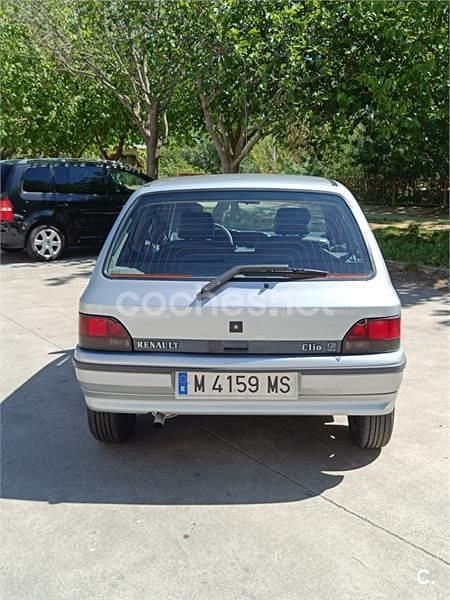 Usado Renault Clio 92 CV (67 kW) 1991 Gris / plata Utilitario