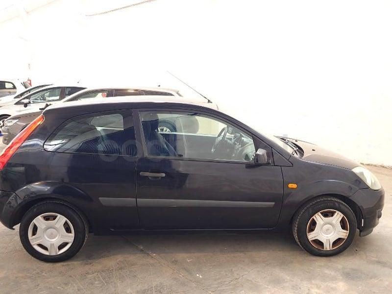 Usado Ford Fiesta Futura 80 CV (58 kW) 2008 Negro Utilitario