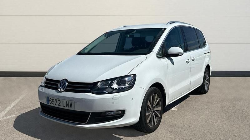 Usado VW Sharan Advance 150 CV (110 kW) 2021 Blanco Monovolumen