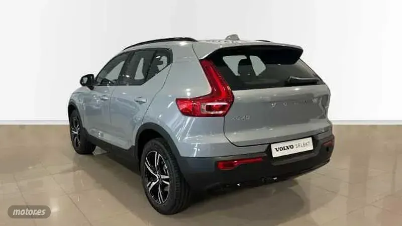 Nuevo Volvo XC40 Plus 163 CV (119 kW) 2026 Gris / plata SUV