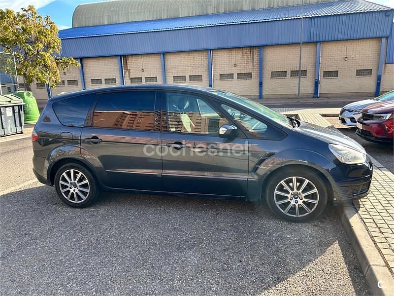 Usado Ford S-MAX Trend 140 CV (102 kW) 2008 Gris / plata Monovolumen
