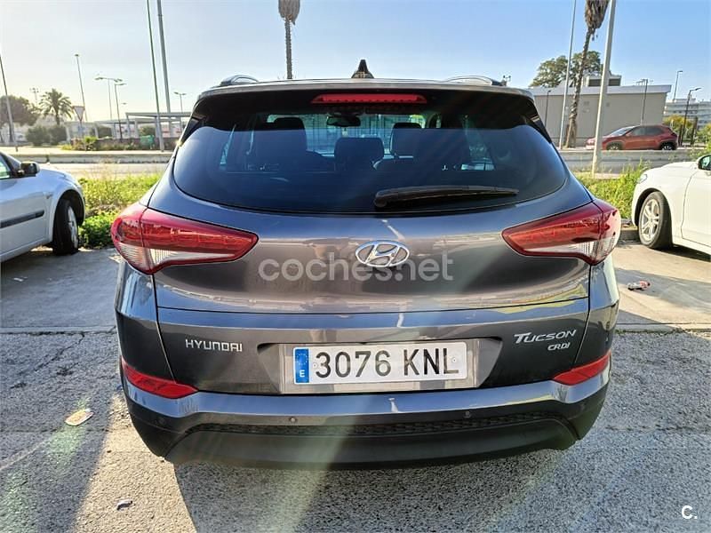 Usado Hyundai Tucson Style 141 CV (103 kW) 2018 Gris / plata SUV