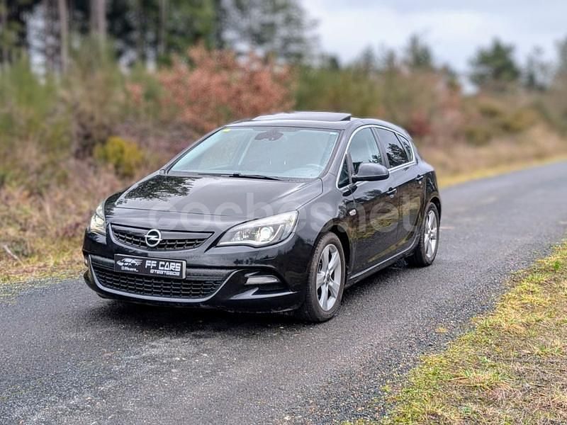 Usado Opel Astra Sportive 165 CV (121 kW) 2012 Negro Berlina