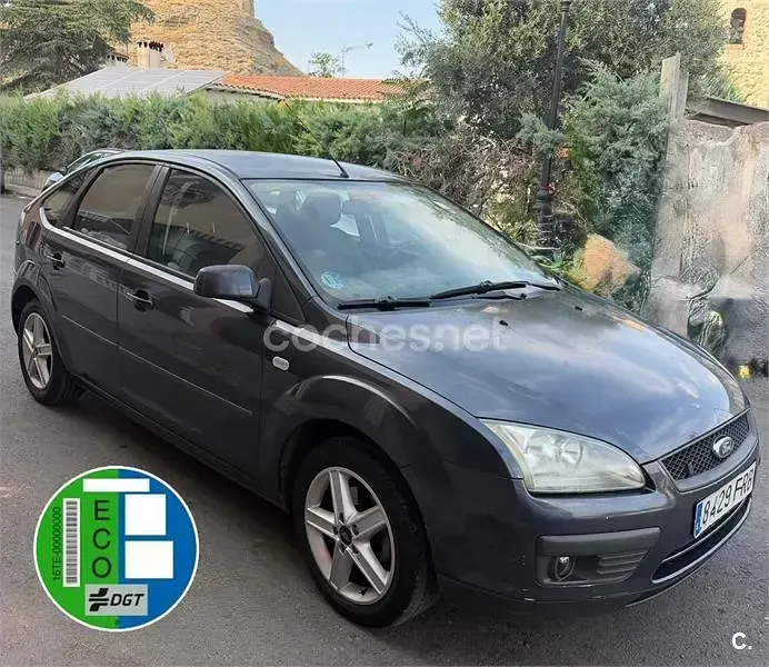 Usado Ford Focus Titanium 117 CV (86 kW) 2017 Gris / plata Berlina