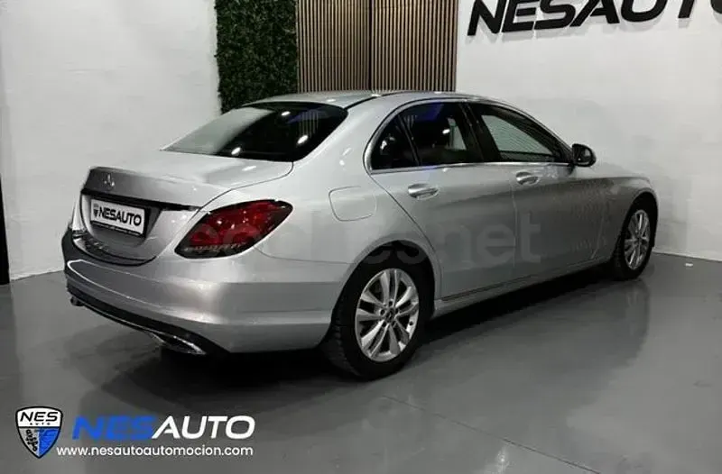 Usado Mercedes C180 156 CV (114 kW) 2018 Gris / plata Berlina