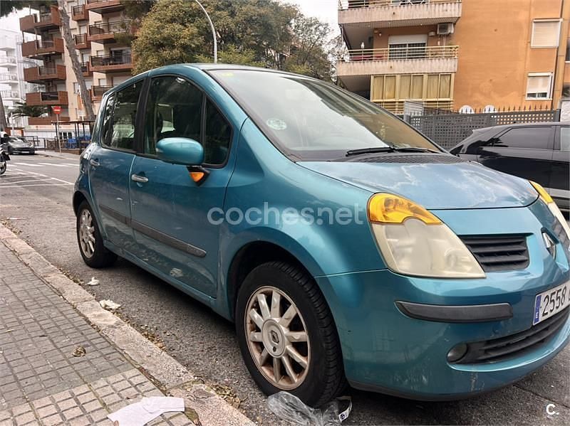 Usado Renault Modus Dynamique 98 CV (72 kW) 2005 Verde Monovolumen