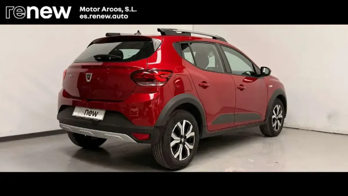 Usado Dacia Sandero Comfort 91 CV (66 kW) 2022 Rojo Utilitario