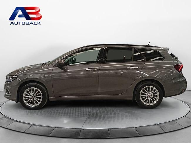 Usado Fiat Tipo Life 95 CV (69 kW) 2022 Gris / plata Familiar