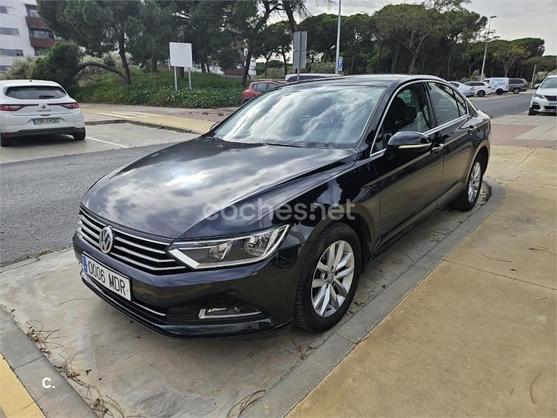 Usado VW Passat Advance 120 CV (88 kW) 2017 Negro Berlina