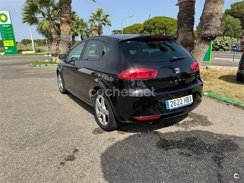 Usado Seat Leon Sport 160 CV (117 kW) 2011 Negro Utilitario