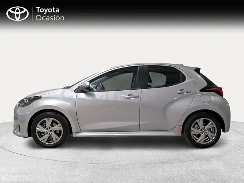 Usado Toyota Yaris Hybrid Active 116 CV (85 kW) 2025 Gris / plata Berlina