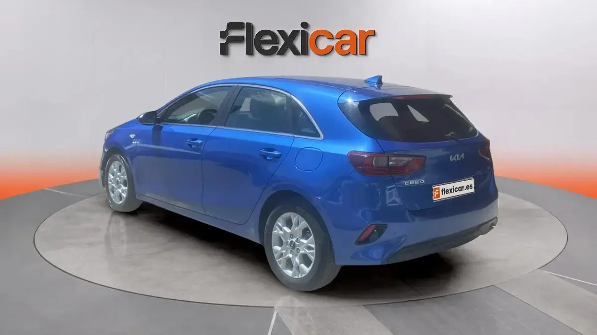 Usado Kia Ceed 136 CV (100 kW) 2023 Azul Utilitario