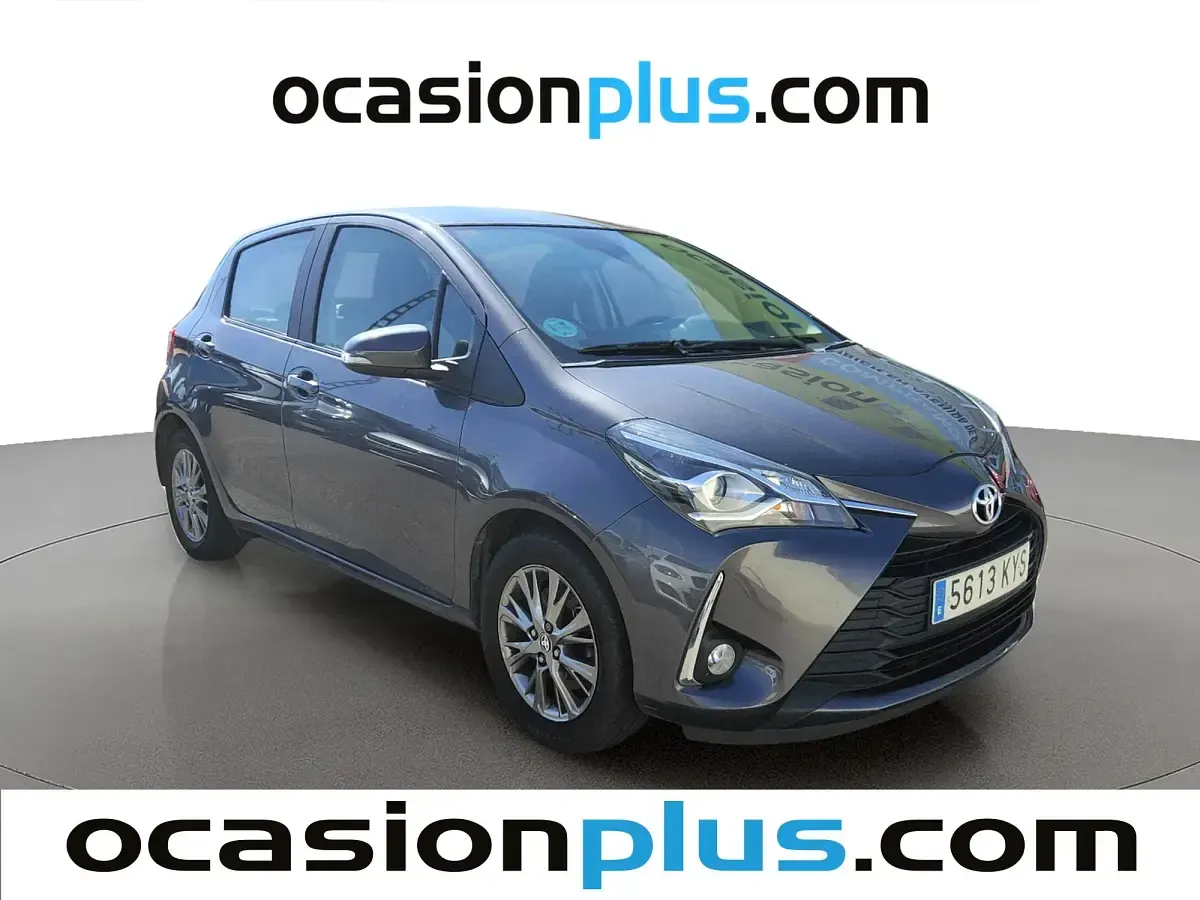 Usado Toyota Yaris Active 111 CV (81 kW) 2019 Gris Utilitario