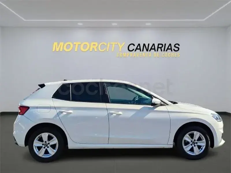 Usado Skoda Fabia Active 95 CV (69 kW) 2023 Blanco Berlina