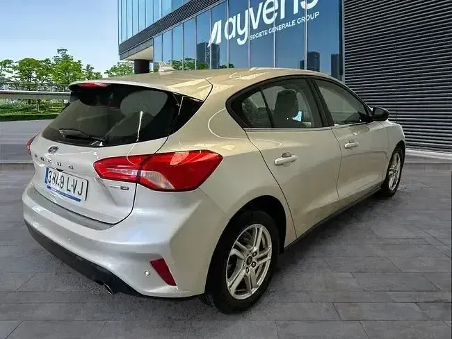 Usado Ford Focus Trend+ 125 CV (91 kW) 2021 Plateado Utilitario