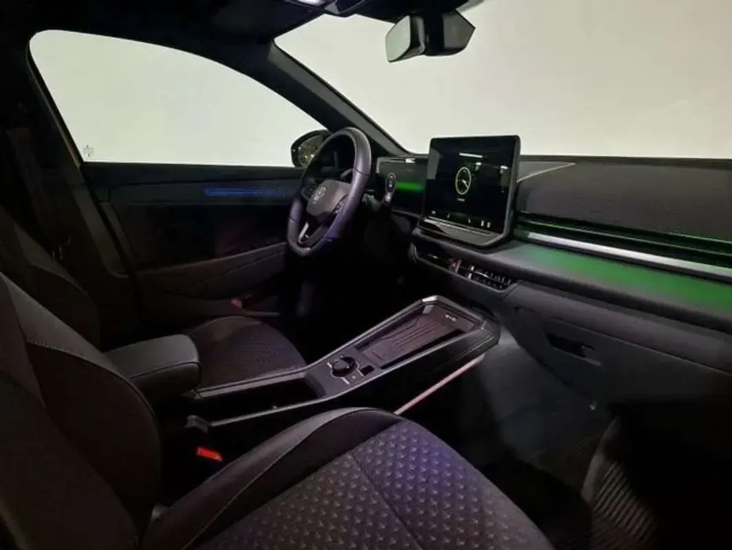 Usado VW T-Roc R-line 150 CV (110 kW) 2025 Amarillo SUV