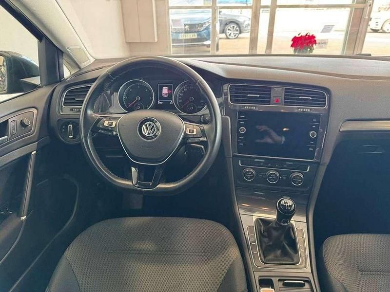 Usado VW Golf VII Advance 116 CV (85 kW) 2020 Gris Utilitario