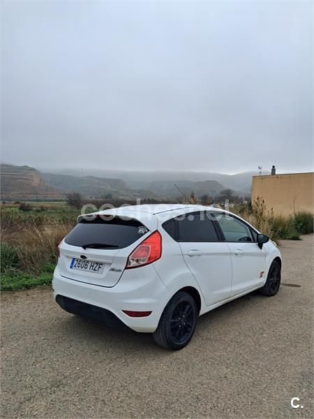 Usado Ford Fiesta Trend 82 CV (60 kW) 2014 Blanco Berlina