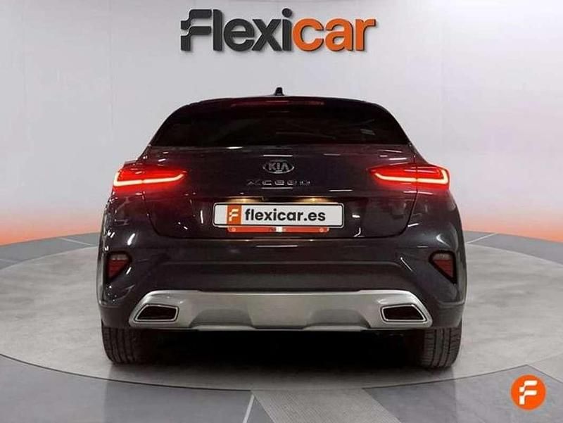 Usado Kia XCeed 120 CV (88 kW) 2021 Gris SUV