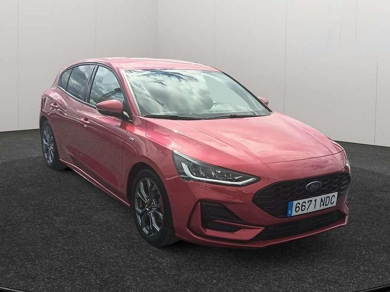 Usado Ford Focus ST-Line 125 CV (91 kW) 2025 Rojo Utilitario