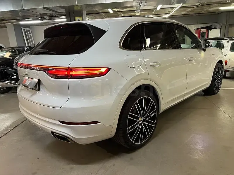 Usado Porsche Cayenne E-Hybrid 462 CV (339 kW) 2020 Blanco SUV
