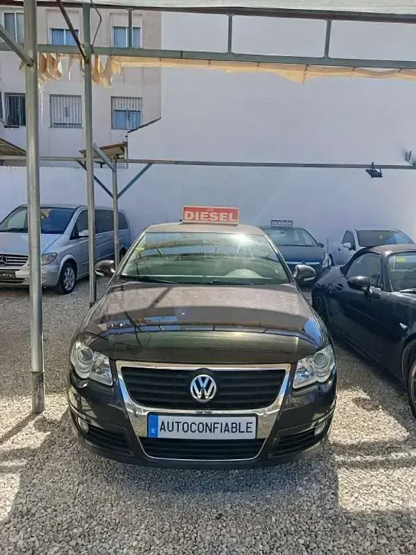 Usado VW Passat Sportline 140 CV (102 kW) 2005 Negro Berlina