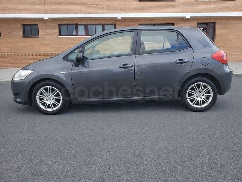 Usado Toyota Auris Sol 124 CV (91 kW) 2007 Gris / plata Utilitario