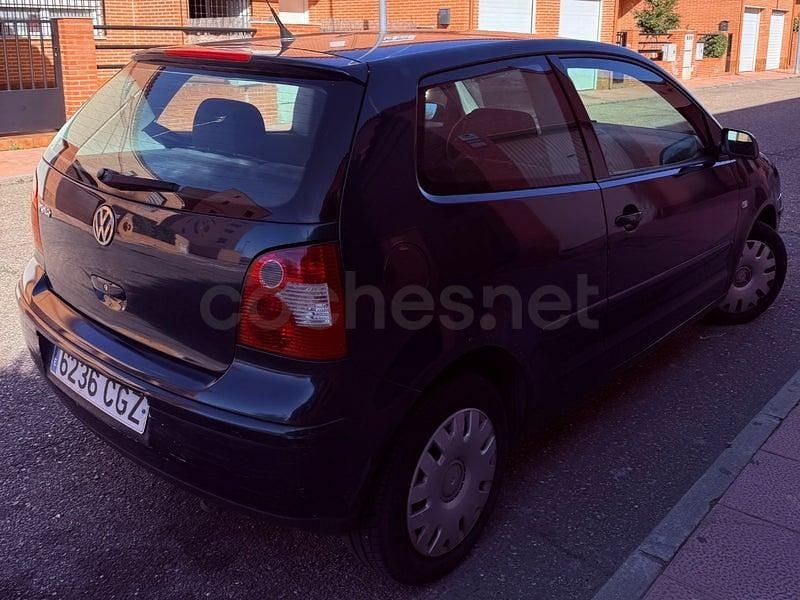 Usado VW Polo Highline 100 CV (73 kW) 2003 Gris / plata Berlina