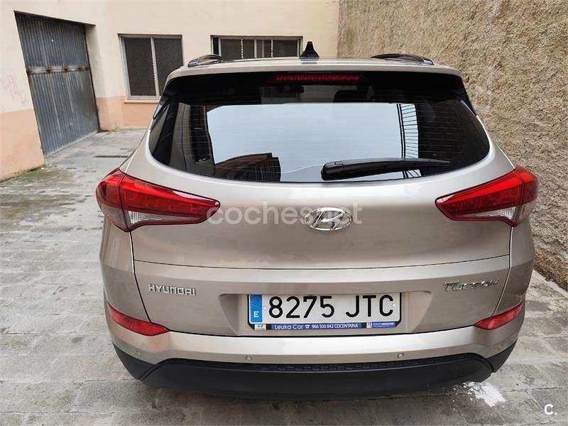 Usado Hyundai Tucson 115 CV (84 kW) 2016 Gris / plata SUV