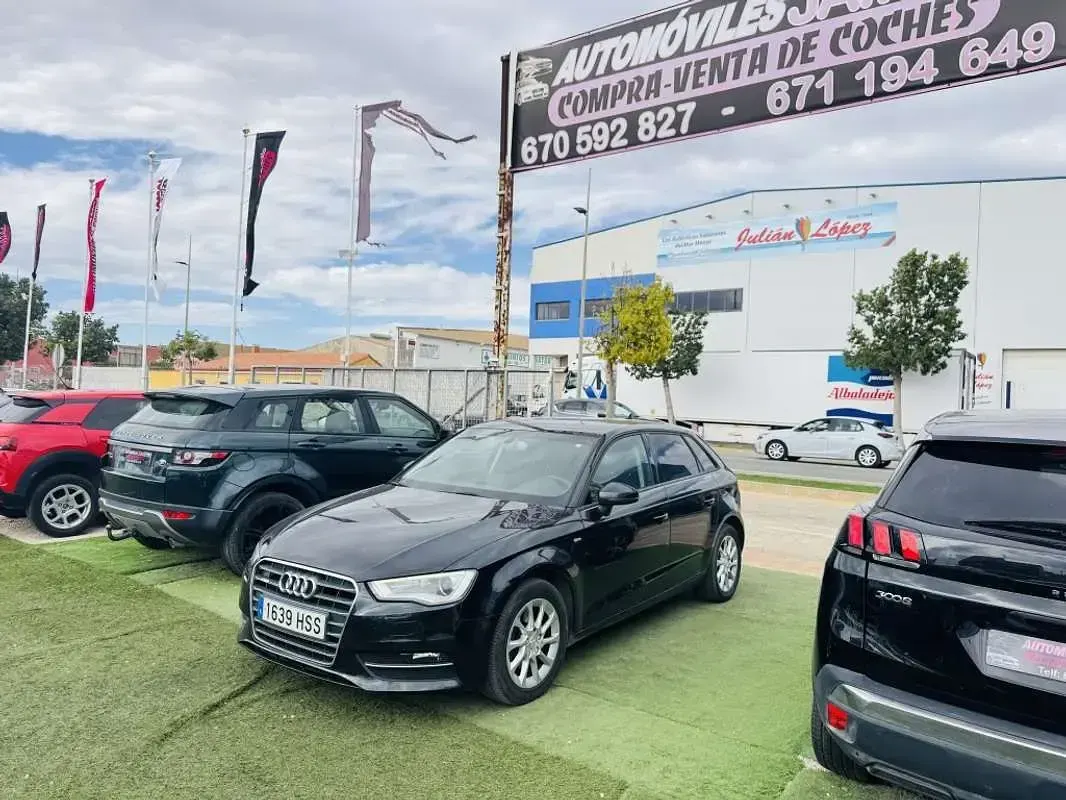 Usado Audi A3 Ambiente 105 CV (77 kW) 2013 Negro Utilitario