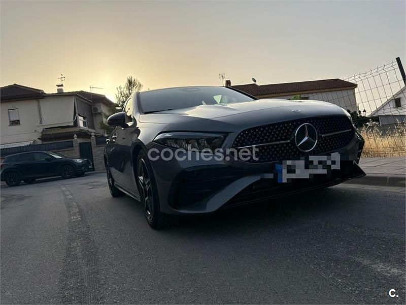 Usado Mercedes A200 150 CV (110 kW) 2025 Gris / plata Berlina