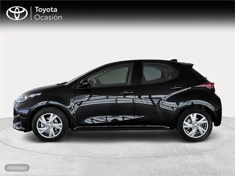 Nuevo Toyota Yaris Hybrid Active 116 CV (85 kW) 2025 Negro Berlina