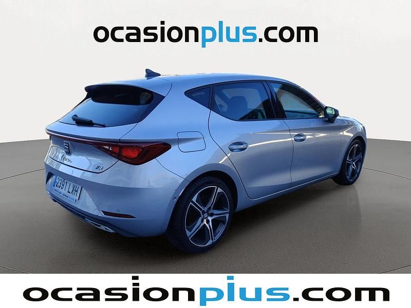 Usado Seat Leon FR 150 CV (110 kW) 2022 Gris plata Utilitario