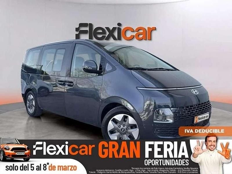 Usado Hyundai Staria 177 CV (130 kW) 2023 Gris Monovolumen