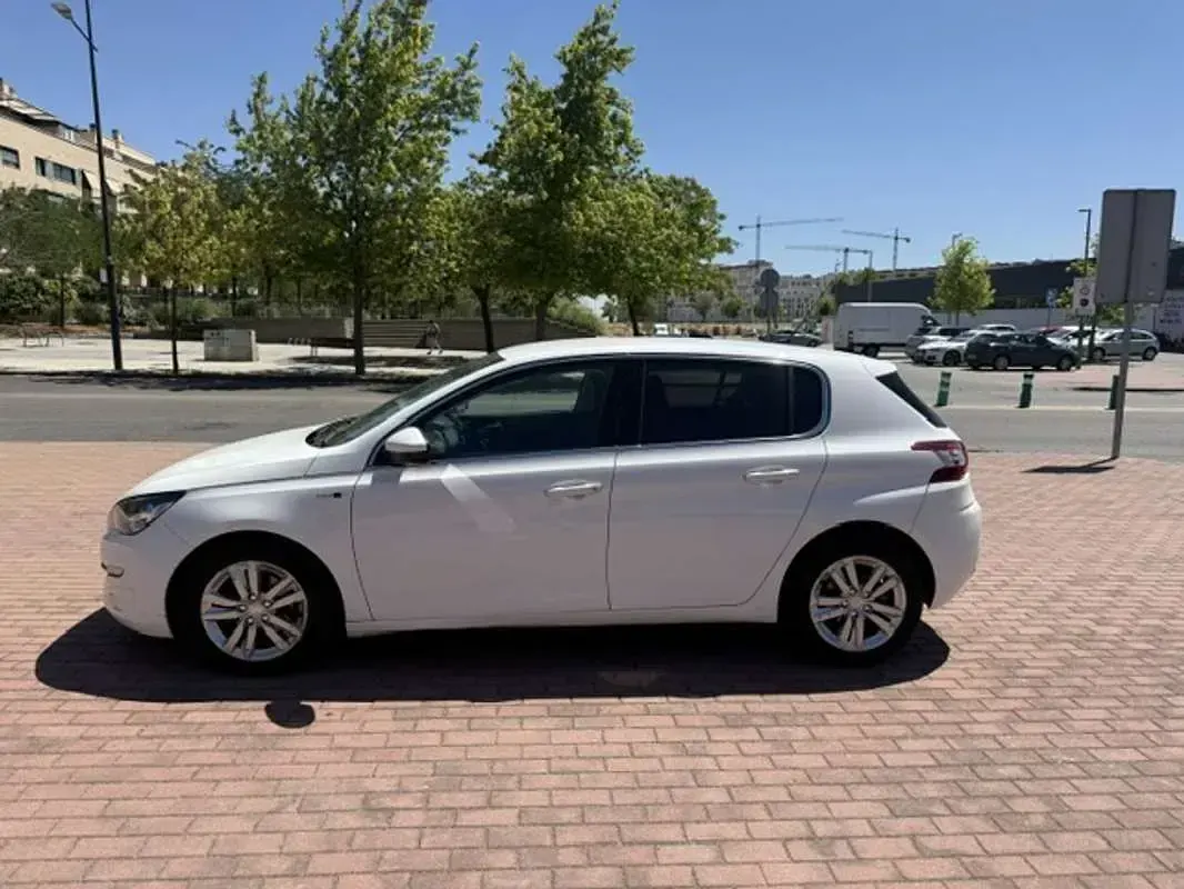 Usado Peugeot 308 Active 120 CV (88 kW) 2015 Blanco Utilitario