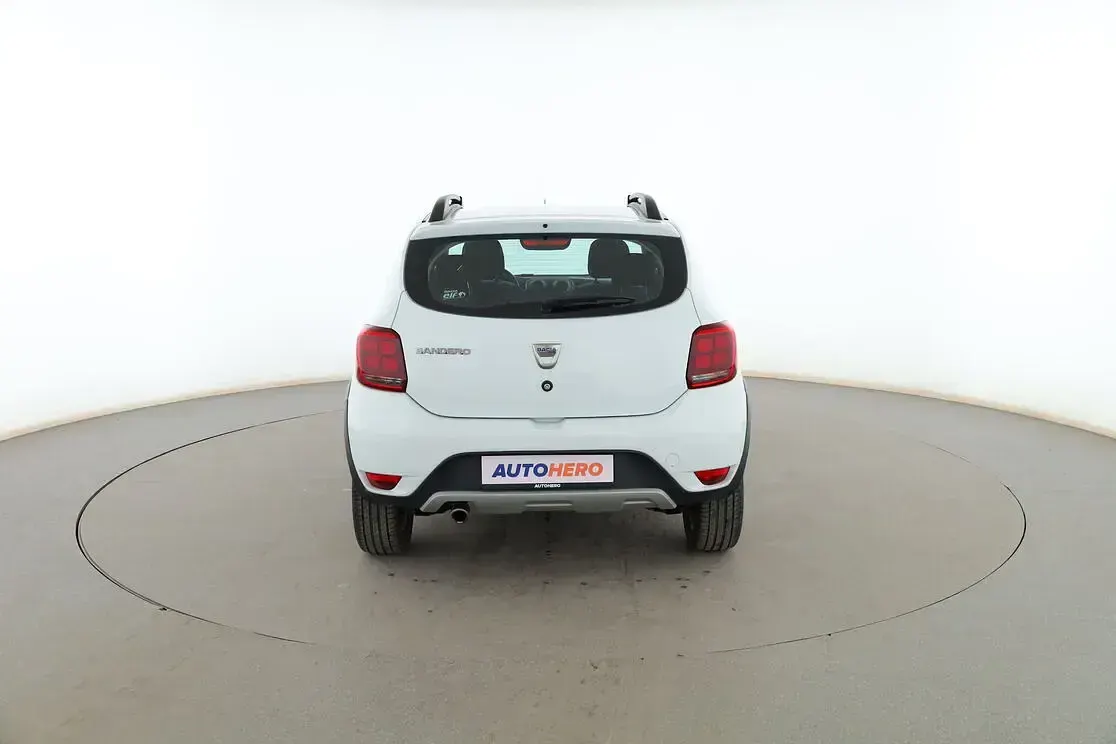 Usado Dacia Sandero Essentiel 90 CV (66 kW) 2019 Blanco Berlina