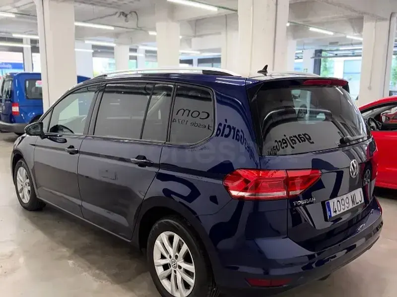 Usado VW Touran Advance 115 CV (84 kW) 2017 Azul Monovolumen
