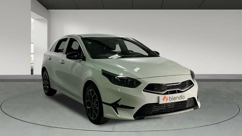 Usado Kia Ceed Style 100 CV (73 kW) 2024 Blanco Utilitario