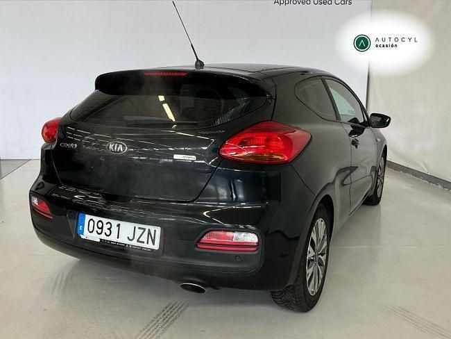 Usado Kia Ceed 120 CV (88 kW) 2017 Negro Utilitario