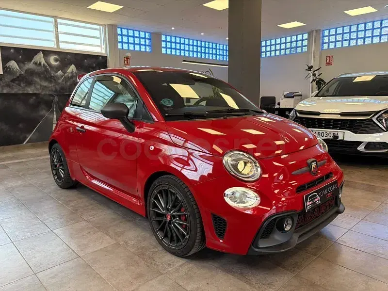 Usado Abarth 695 180 CV (132 kW) 2022 Rojo Utilitario