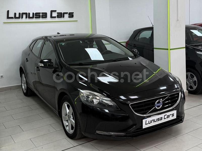 Usado Volvo V40 Momentum 120 CV (88 kW) 2015 Negro Familiar