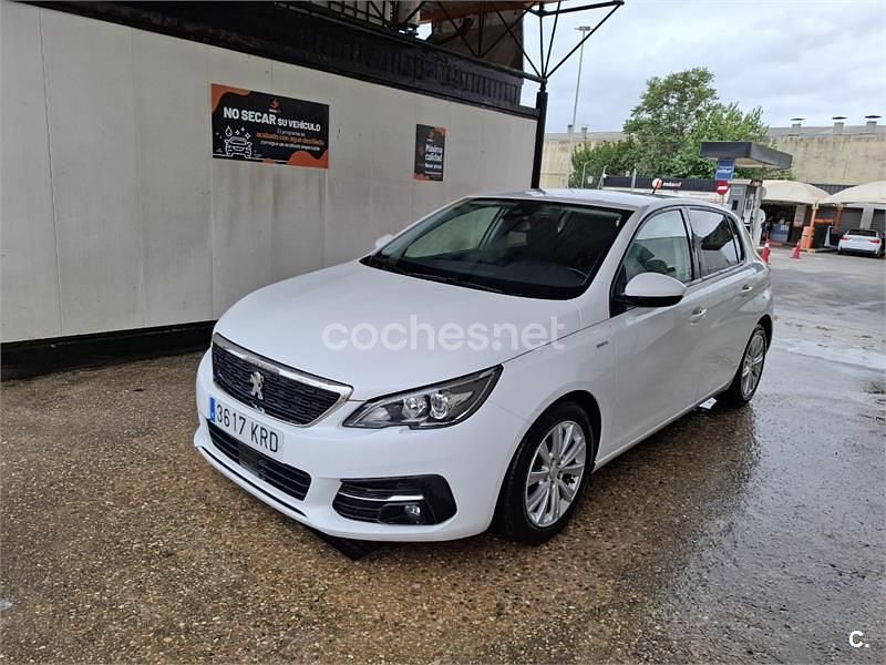 Usado Peugeot 308 Allure 110 CV (80 kW) 2018 Blanco Berlina