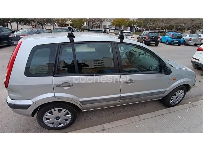 Usado Ford Fusion 80 CV (58 kW) 2011 Gris / plata Utilitario