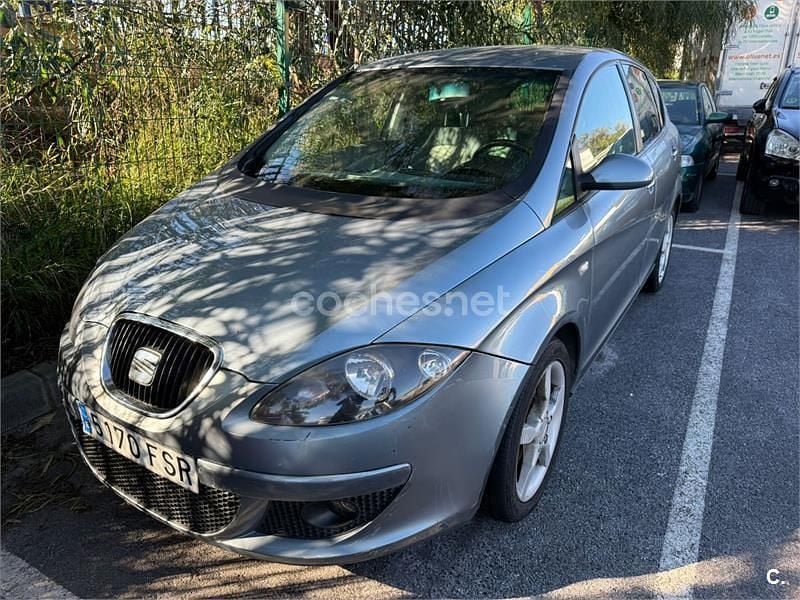 Usado Seat Toledo Sport 140 CV (102 kW) 2005 Azul Utilitario
