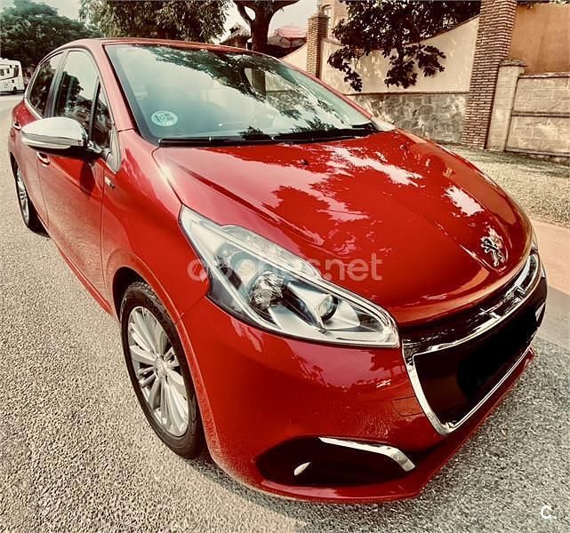 Usado Peugeot 208 Style 82 CV (60 kW) 2016 Granate Utilitario