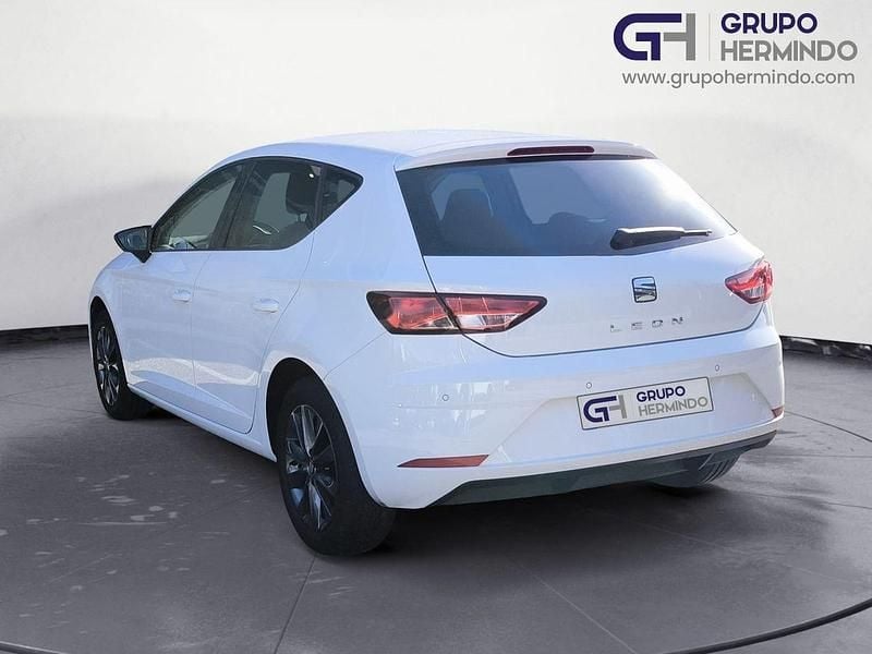 Usado Seat Leon Style 115 CV (84 kW) 2019 Blanco Berlina