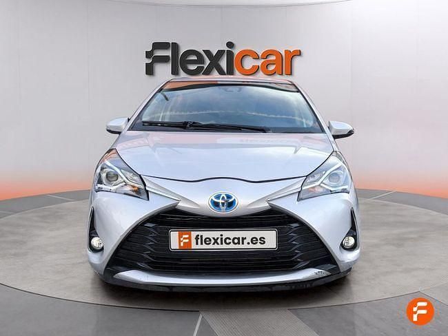 Usado Toyota Yaris Hybrid Active 100 CV (73 kW) 2019 Gris